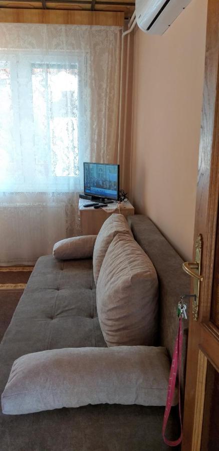Rona Vendeghaz Hotel ไฮจ์ดุสโซบอสโล ภายนอก รูปภาพ