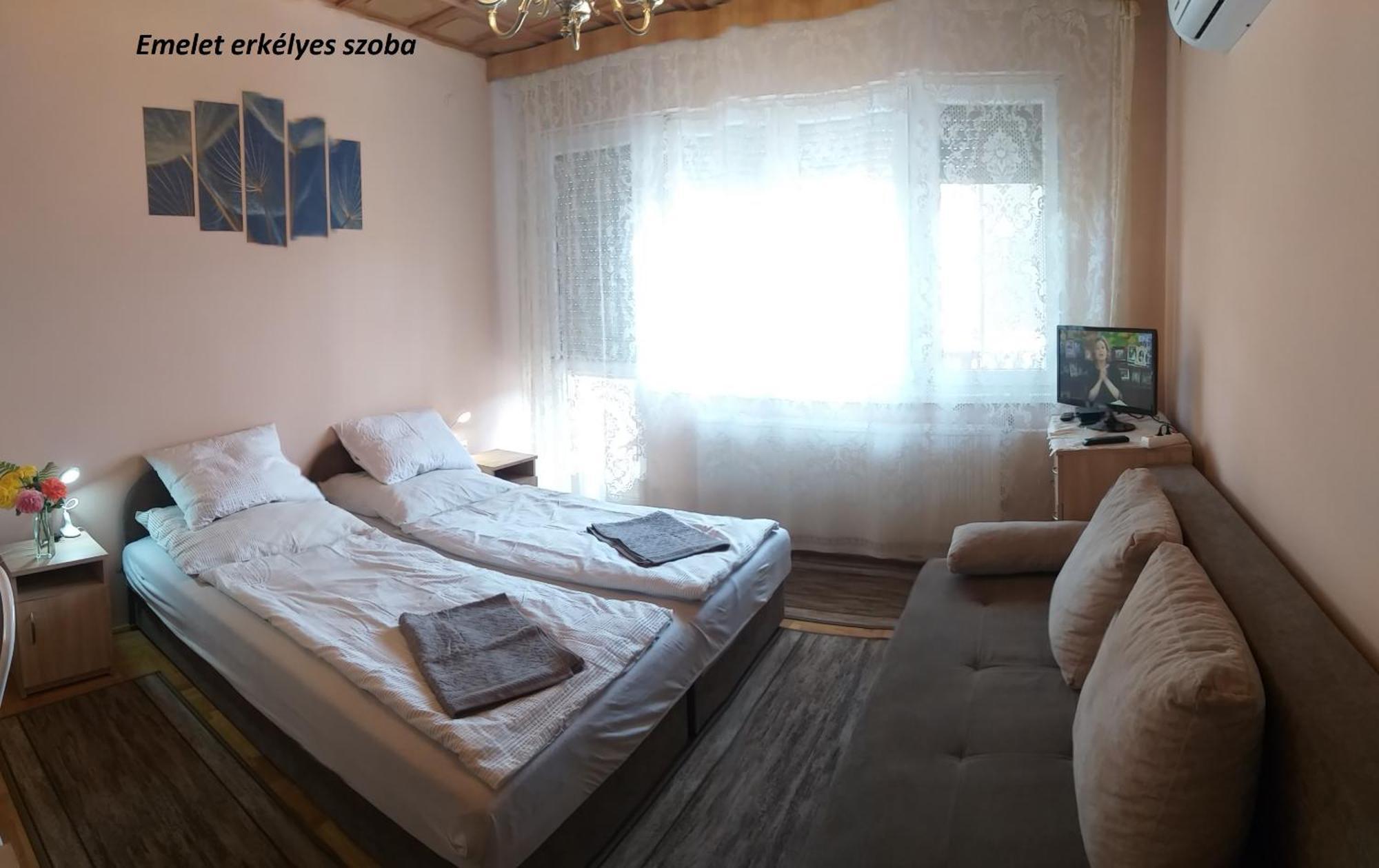 Rona Vendeghaz Hotel ไฮจ์ดุสโซบอสโล ภายนอก รูปภาพ