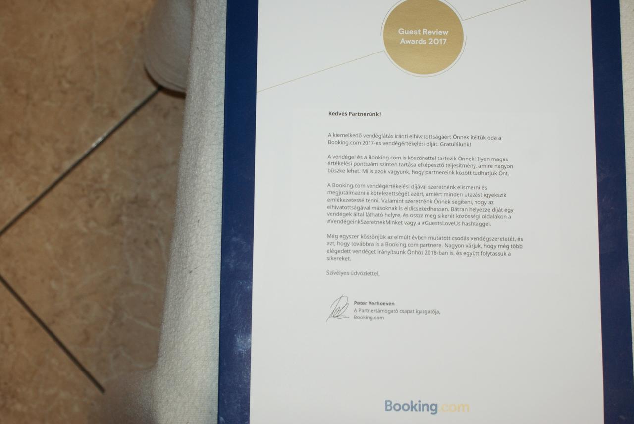 Rona Vendeghaz Hotel ไฮจ์ดุสโซบอสโล ภายนอก รูปภาพ